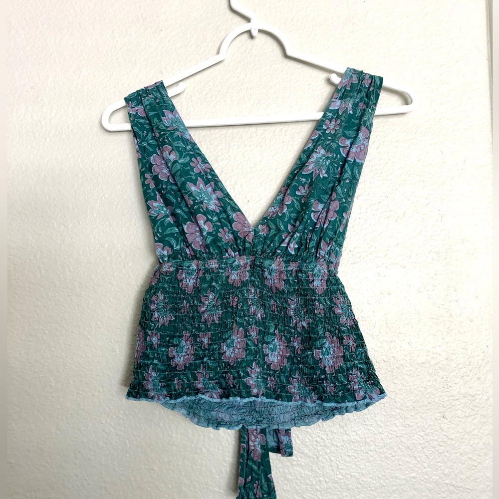 NWOT 100% Cotton Floral Smocked V-Neck Tie-Back Tank Top - Green